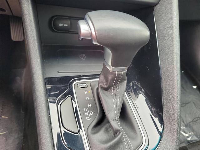 Photo of 2022 Solar Orange Kia Niro