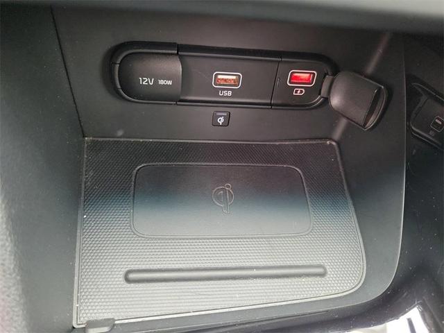 Photo of 2022 Solar Orange Kia Niro