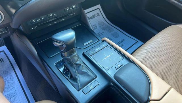 Photo of 2020 Eminent White Pearl Lexus ES 350