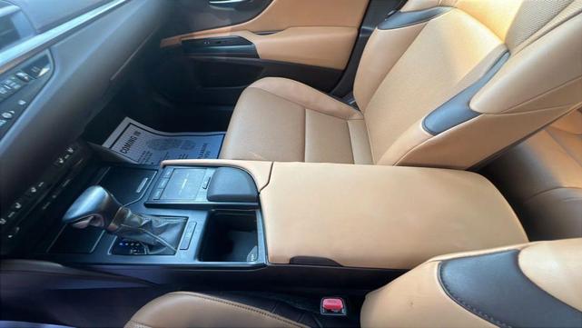 Photo of 2020 Eminent White Pearl Lexus ES 350