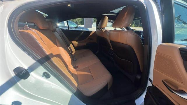 Photo of 2020 Eminent White Pearl Lexus ES 350