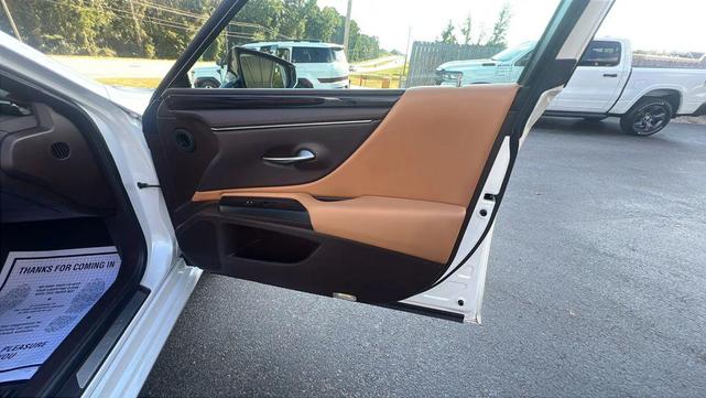 Photo of 2020 Eminent White Pearl Lexus ES 350
