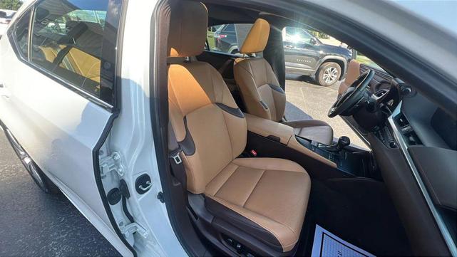 Photo of 2020 Eminent White Pearl Lexus ES 350