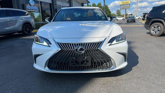 Photo of 2020 Eminent White Pearl Lexus ES 350