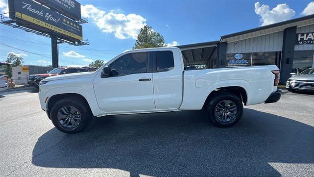 Photo of 2024 Glacier White Nissan Frontier