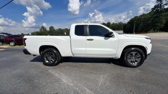 Photo of 2024 Glacier White Nissan Frontier