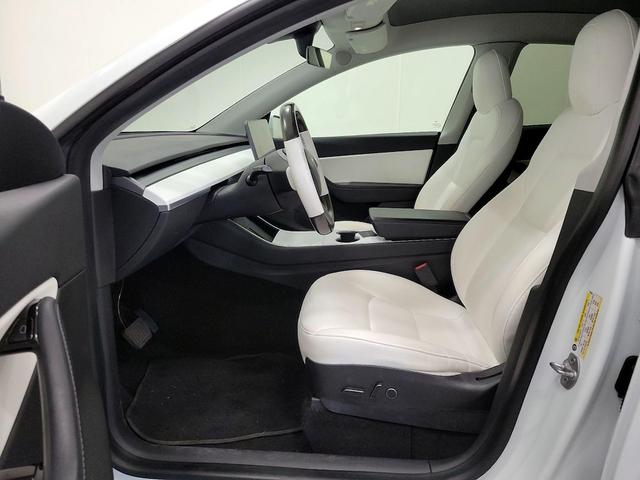 Photo of 2021 White Tesla Model Y