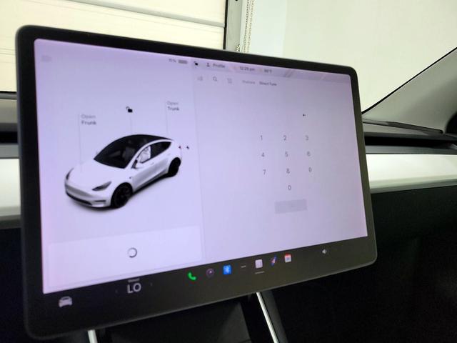 Photo of 2021 White Tesla Model Y