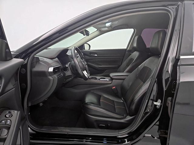 Photo of 2022 Black Nissan Altima