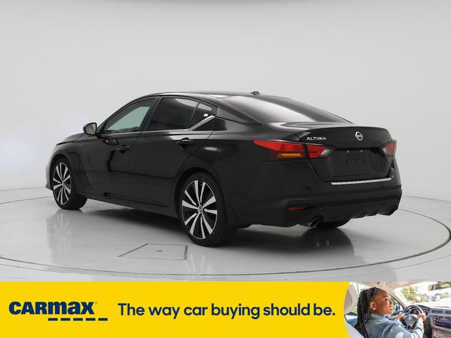 Photo of 2022 Black Nissan Altima