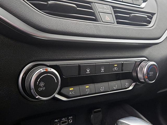 Photo of 2022 Black Nissan Altima
