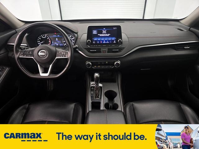 Photo of 2022 Black Nissan Altima
