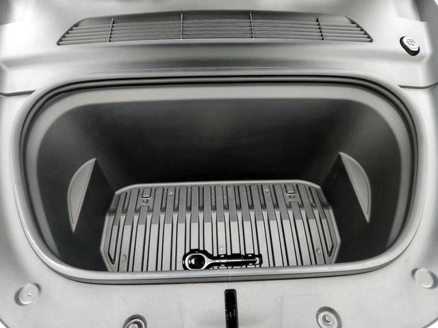 Photo of 2022 White Tesla Model Y