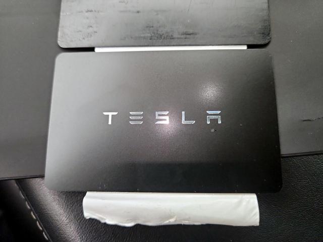 Photo of 2022 White Tesla Model Y