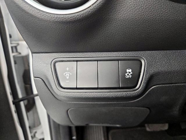 Photo of 2023 White Kia Forte
