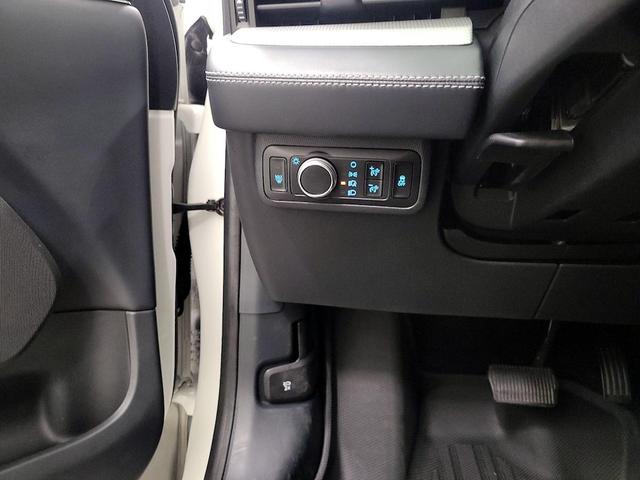 Photo of 2021 White Ford Mustang Mach-E