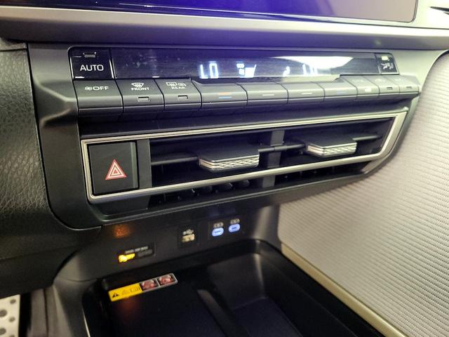 Photo of 2025 White Toyota Camry