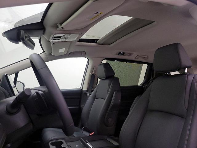 Photo of 2025 Silver Honda Odyssey