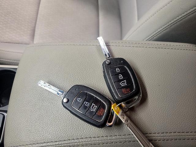 Photo of 2017 Silver Hyundai TUCSON