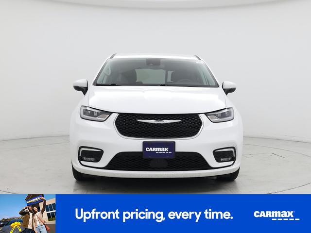 Photo of 2023 White Chrysler Pacifica