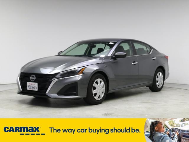 Photo of 2024 Gray Nissan Altima