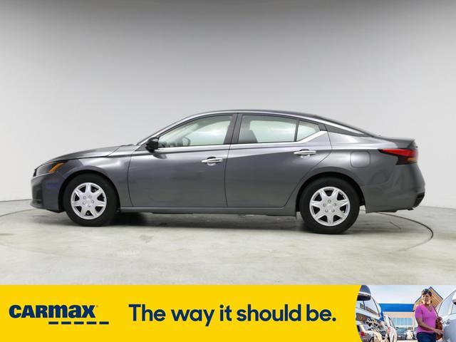 Photo of 2024 Gray Nissan Altima
