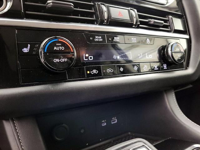 Photo of 2023 Black Nissan Pathfinder
