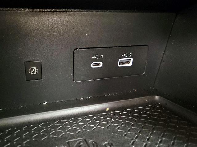 Photo of 2023 Black Nissan Pathfinder