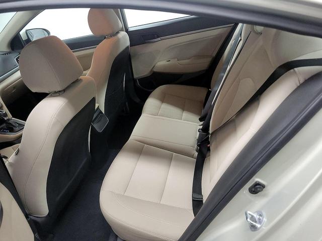 Photo of 2017 Gold Hyundai ELANTRA