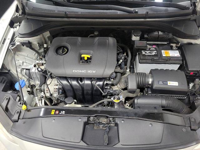 Photo of 2017 Gold Hyundai ELANTRA