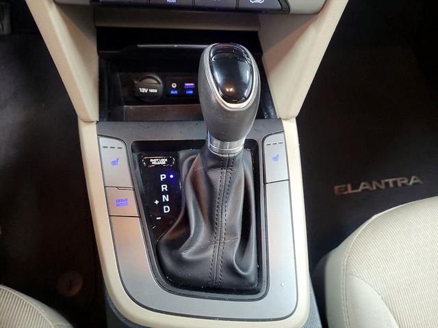 Photo of 2017 Gold Hyundai ELANTRA