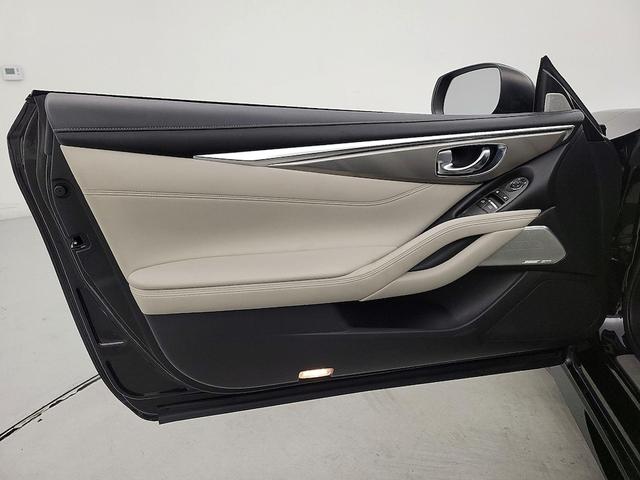 Photo of 2017 Black INFINITI Q60