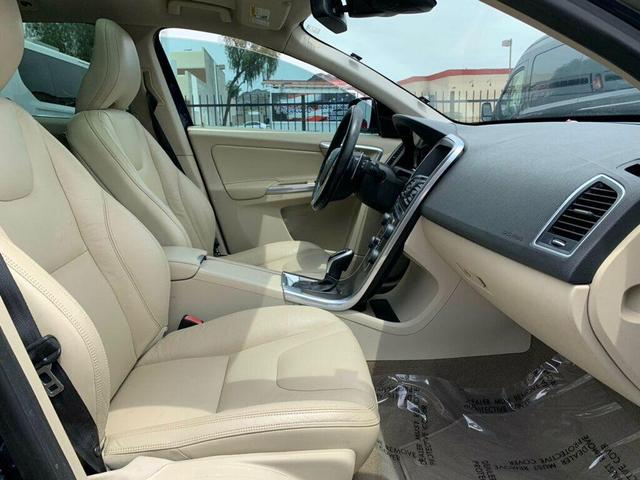 Photo of 2014 Caspian Blue Metallic Volvo XC60