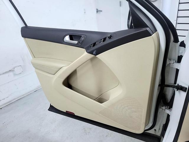 Photo of 2017 White Volkswagen Tiguan