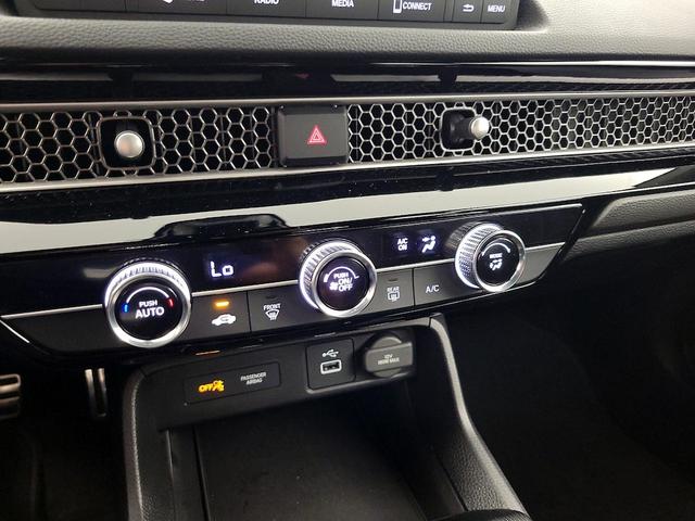 Photo of 2023 White Honda Civic