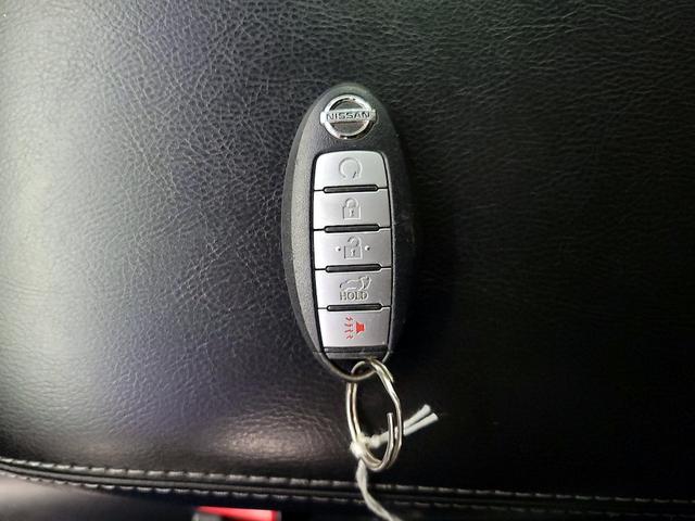 Photo of 2017 Burgundy Nissan Pathfinder