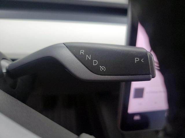 Photo of 2021 White Tesla Model 3