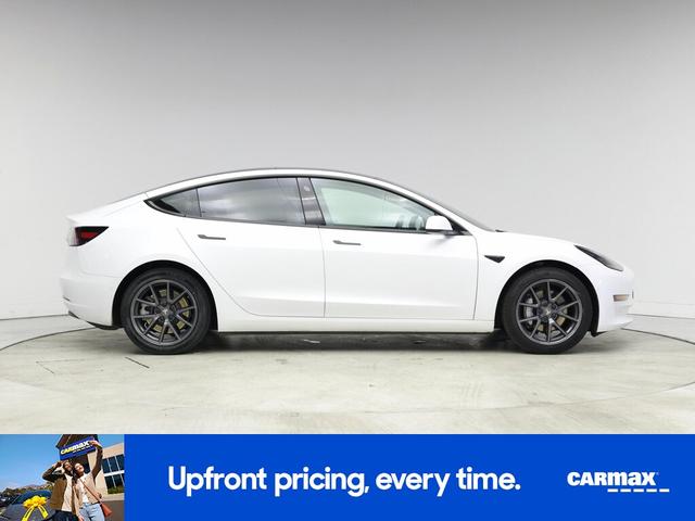 Photo of 2021 White Tesla Model 3