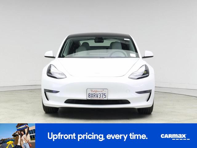Photo of 2021 White Tesla Model 3
