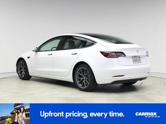 Photo of 2021 White Tesla Model 3