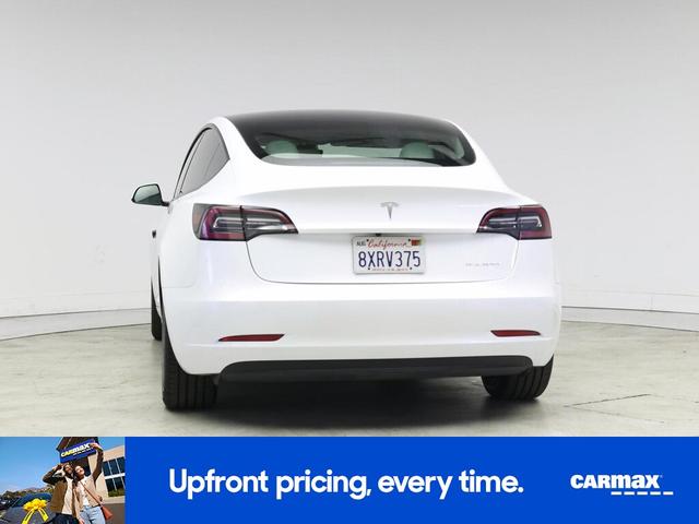 Photo of 2021 White Tesla Model 3