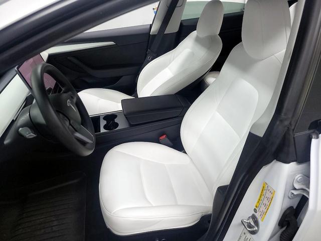 Photo of 2021 White Tesla Model 3