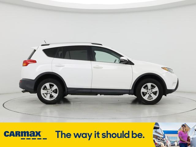 Photo of 2014 White Toyota RAV4