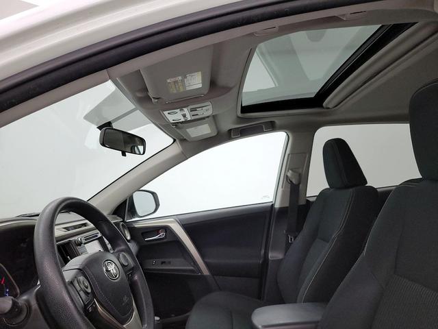 Photo of 2014 White Toyota RAV4