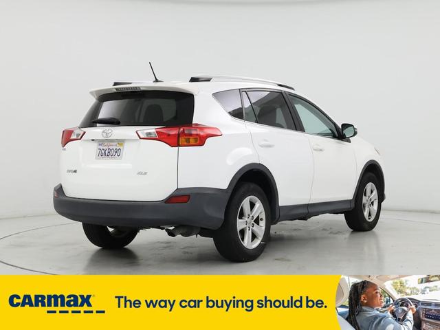 Photo of 2014 White Toyota RAV4