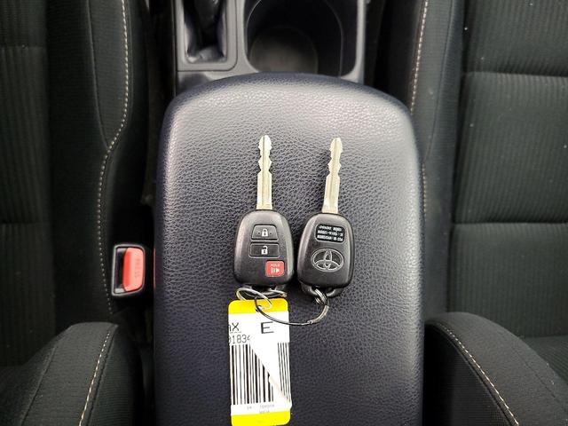 Photo of 2014 White Toyota RAV4