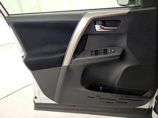 Photo of 2014 White Toyota RAV4