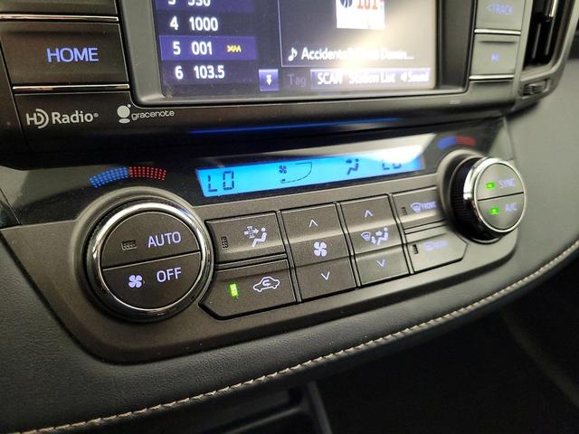 Photo of 2014 White Toyota RAV4