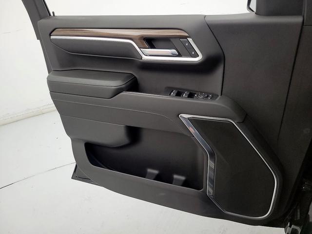 Photo of 2022 Black Chevrolet Silverado 1500