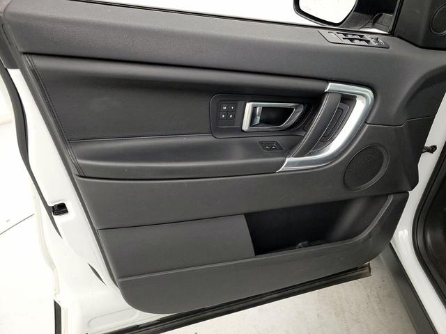 Photo of 2015 White Land Rover Discovery Sport